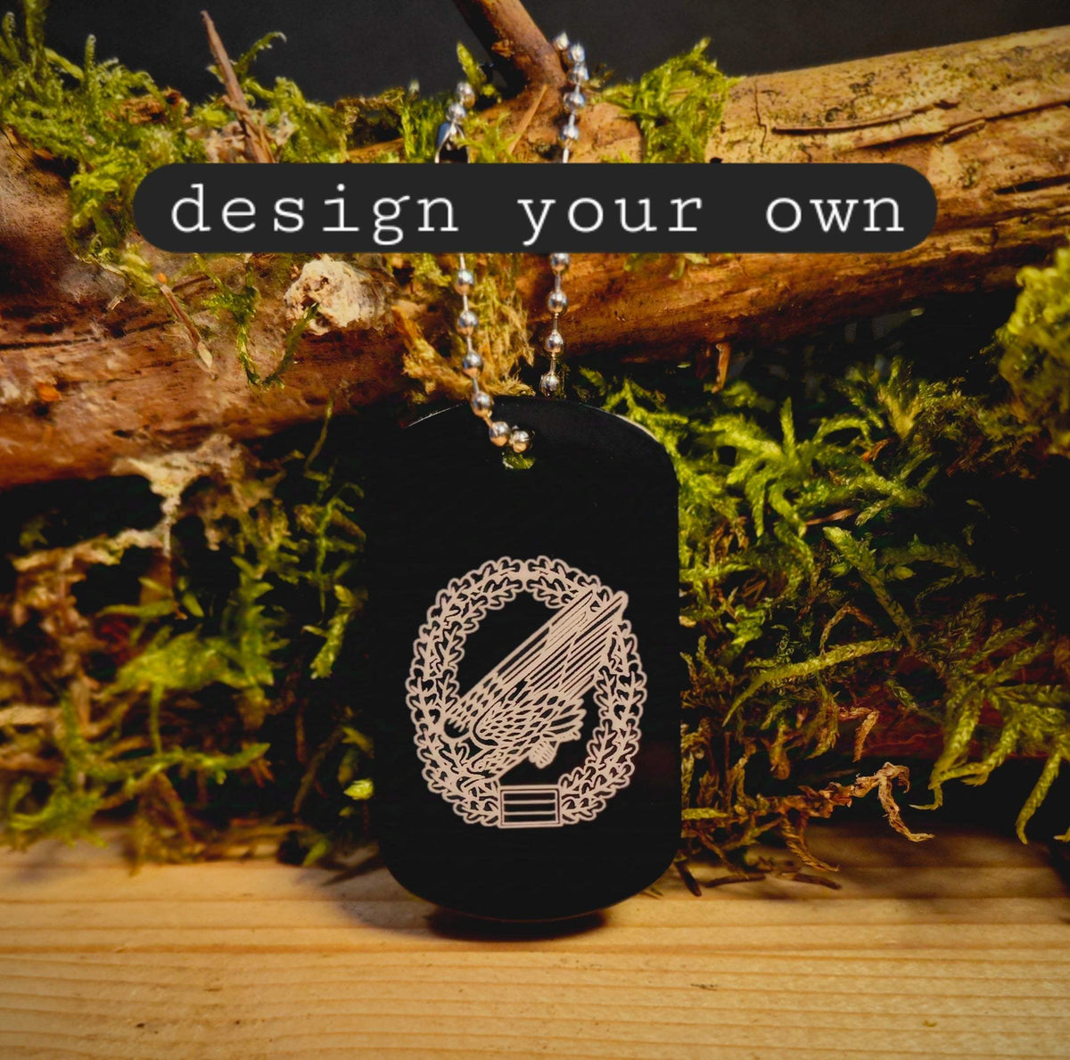 Anhänger Dog Tag aus schwarzer Aluminiumlegierung mit hellem, graviertem militärischem Emblem und runder Kette