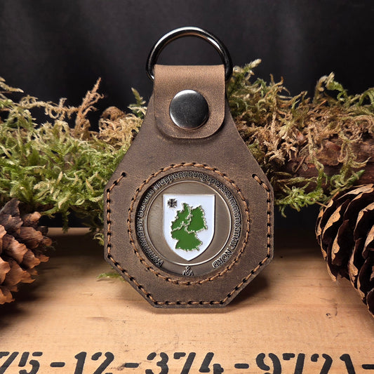Leder Schlüsselanhänger mit Coinhalter für chellenge coin oder battle coin für Bundeswehr und Behörden mit individueller Gravur