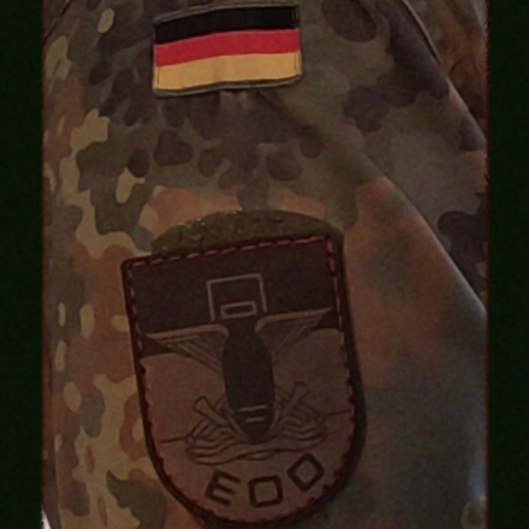 Handgefertigtes EOD-Patch aus echtem Leder mit Klett. Robustes Dienstabzeichen für Soldaten der Kampfmittelabwehr & kampfmittelbeseitigung und der zivilen Räumdienste der Länder. 100% Handarbeit, hitzebeständig & langlebig. 