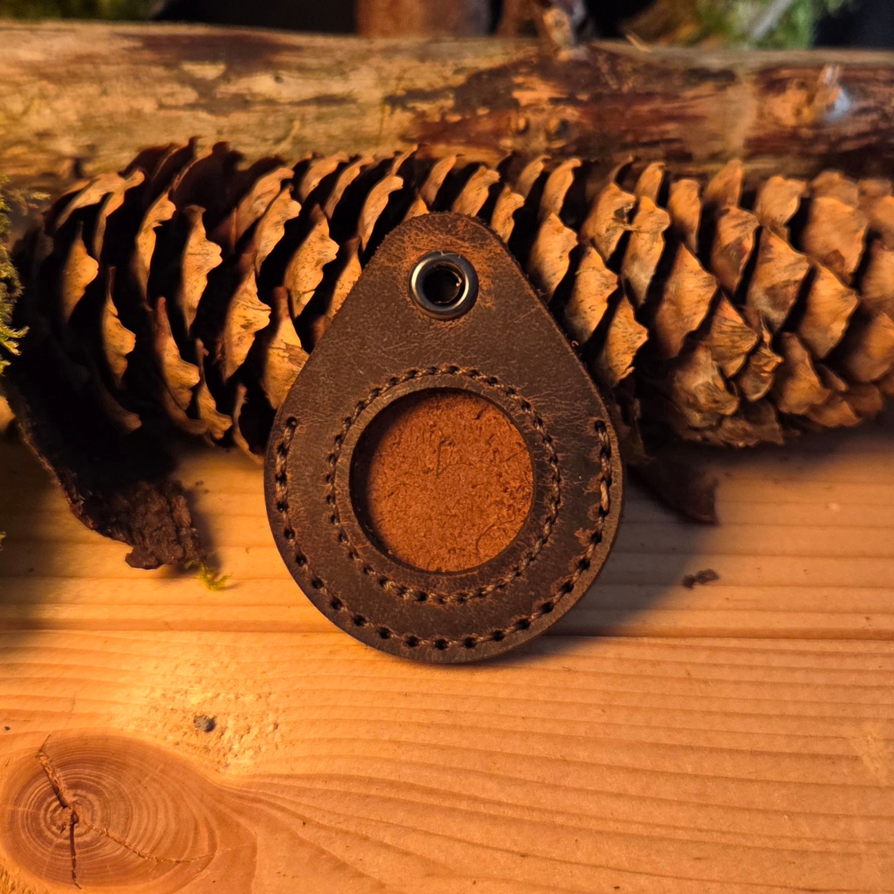 Anhänger aus Leder Coinhülle, Schlüsselanhänger, Münzhülle Leder Bundeswehr, Münze, Coin, Lederhülle, Münzetuis, Münzkoffer, Münzboxen, challange coin, Kette, anhänger Kette Leder