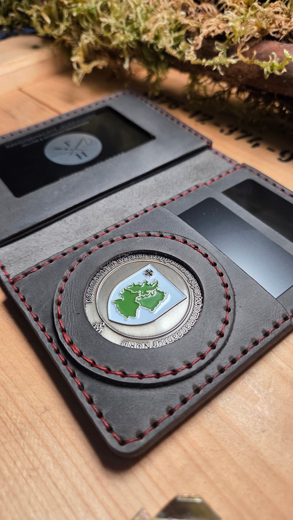 Full Grain Leather Service ID Card Holder – Hand-stitched with Coin Holder & Engraving | BERLIN