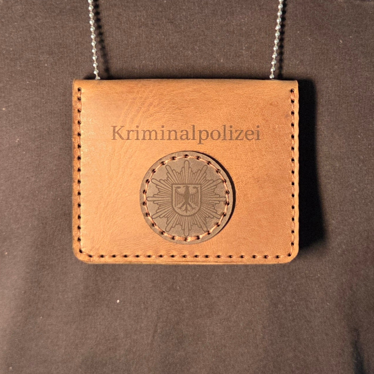 Leder-Dienstausweisetui für Kriminalpolizei, LKA & BKA – Mit Markenhalter & individueller Gravur