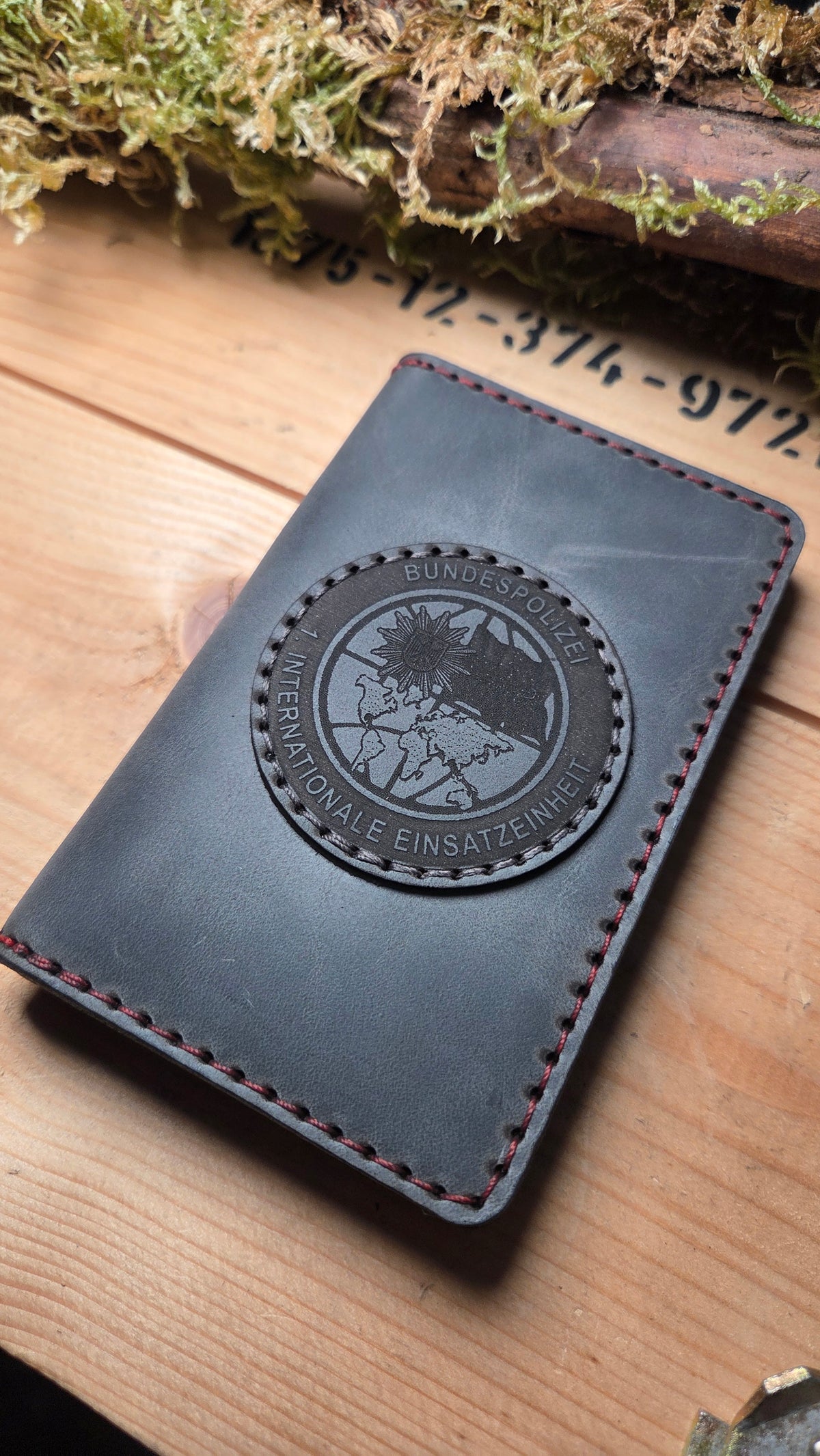 Full Grain Leather Service ID Card Holder – Hand-stitched with Coin Holder & Engraving | BERLIN