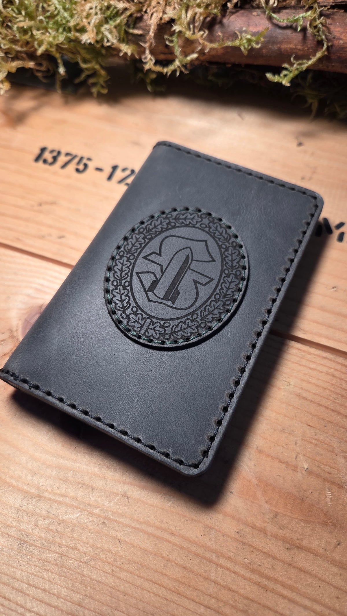 Full Grain Leather Service ID Card Holder – Hand-stitched with Coin Holder & Engraving | BERLIN