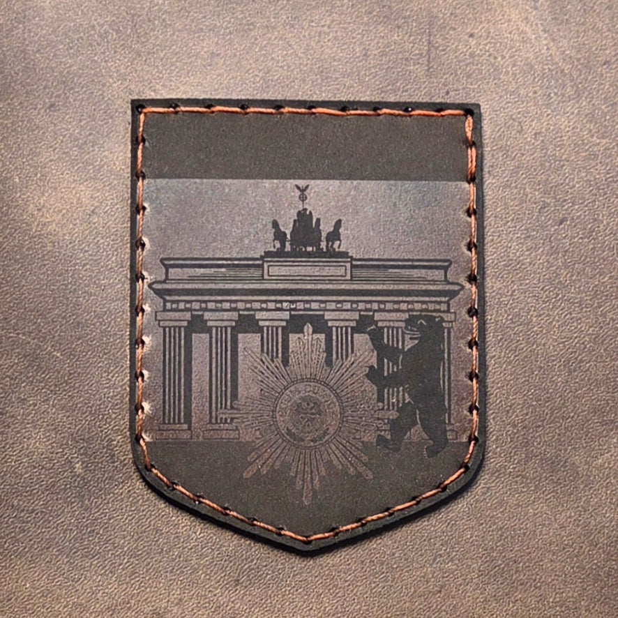 Individueller Leder Patch – Handvernäht auf Klett