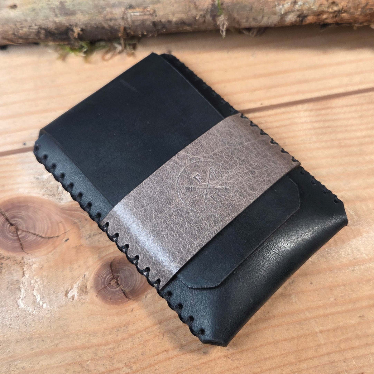 Minimalist Kartenhalter aus echtem Vollnarbenleder – Handgemachtes Slim Etui für bis zu 8 Karten