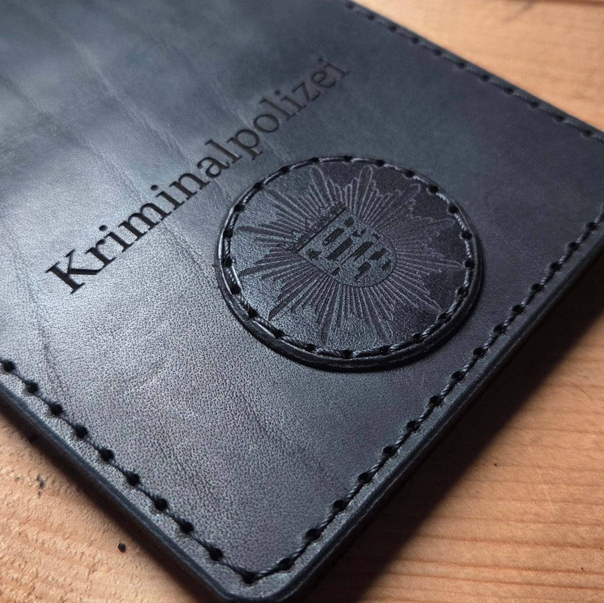 Dienstausweisetui für Kriminalpolizei und Militärpolizei – Mit Markenhalter & individueller Gravur