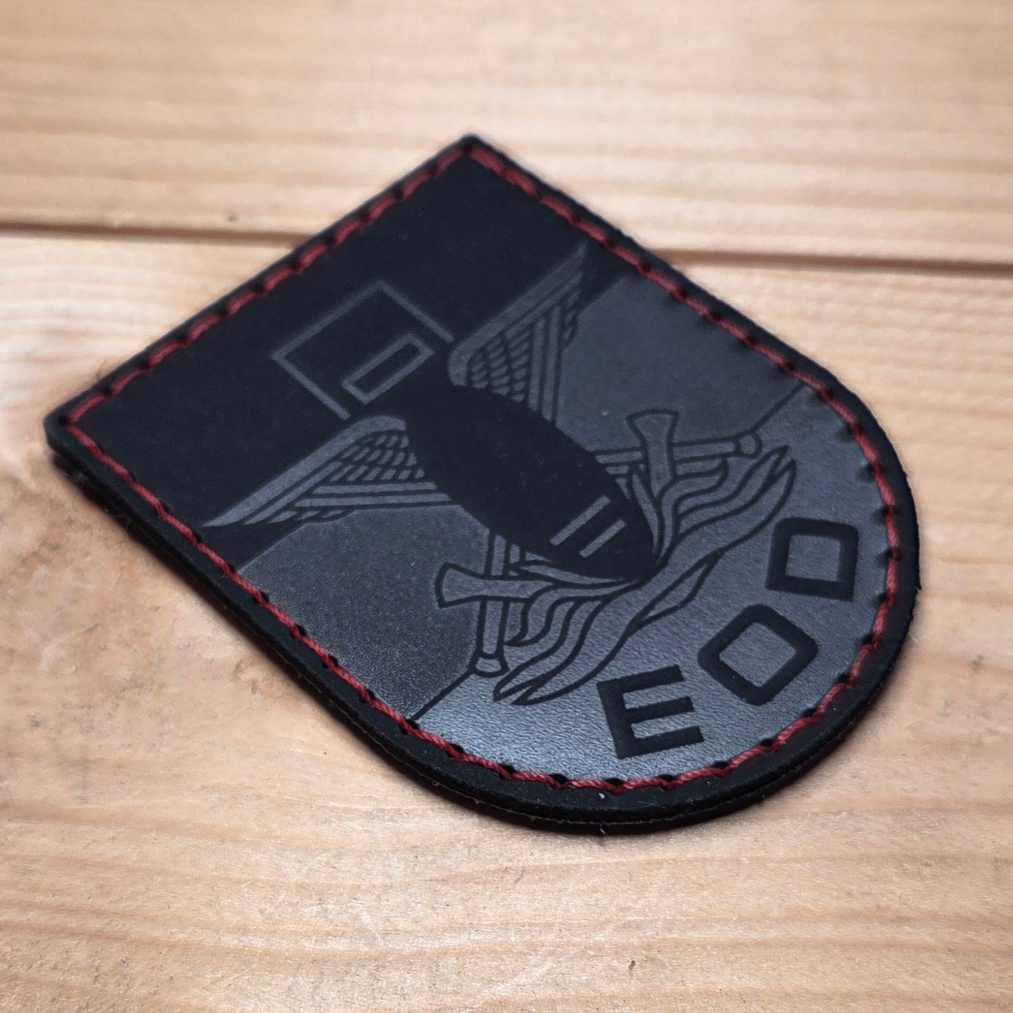 EOD Leder Patch mit Klett – Handgefertigtes Dienstabzeichen für Kampfmittelabwehr und Kampfmittelbeseitigung