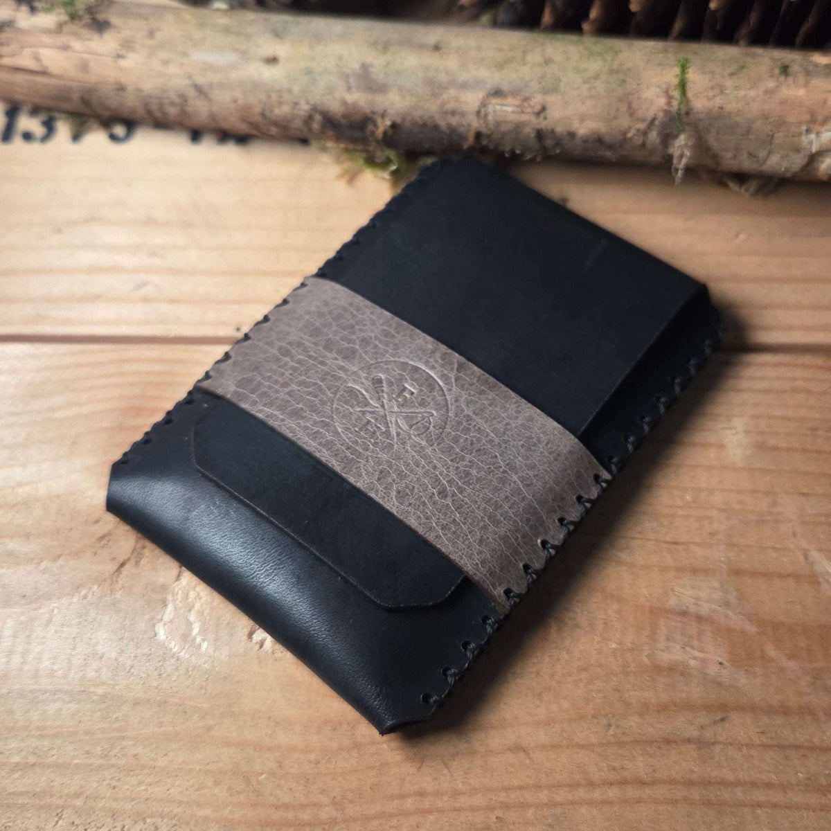 Minimalist Kartenhalter aus echtem Vollnarbenleder – Handgemachtes Slim Etui für bis zu 8 Karten