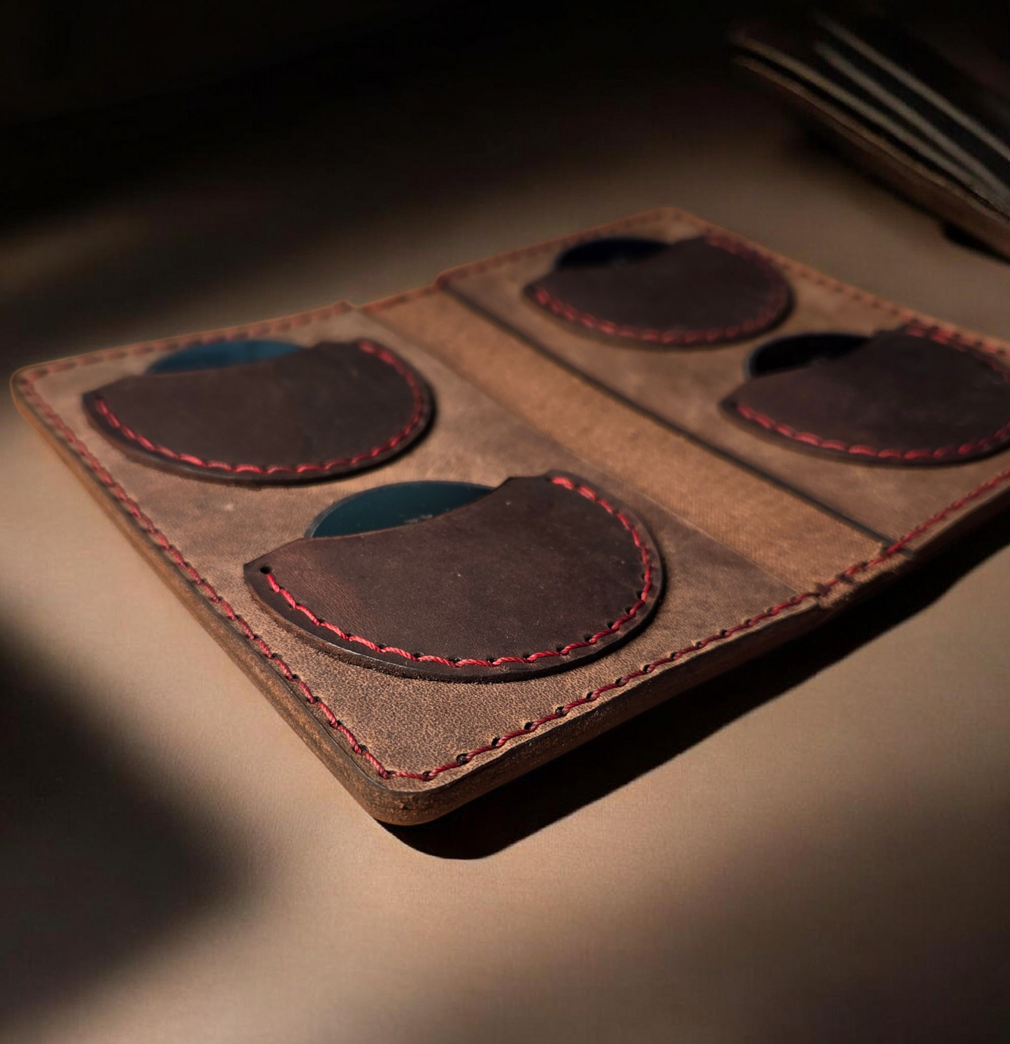 Lederetui für mehrere Coins