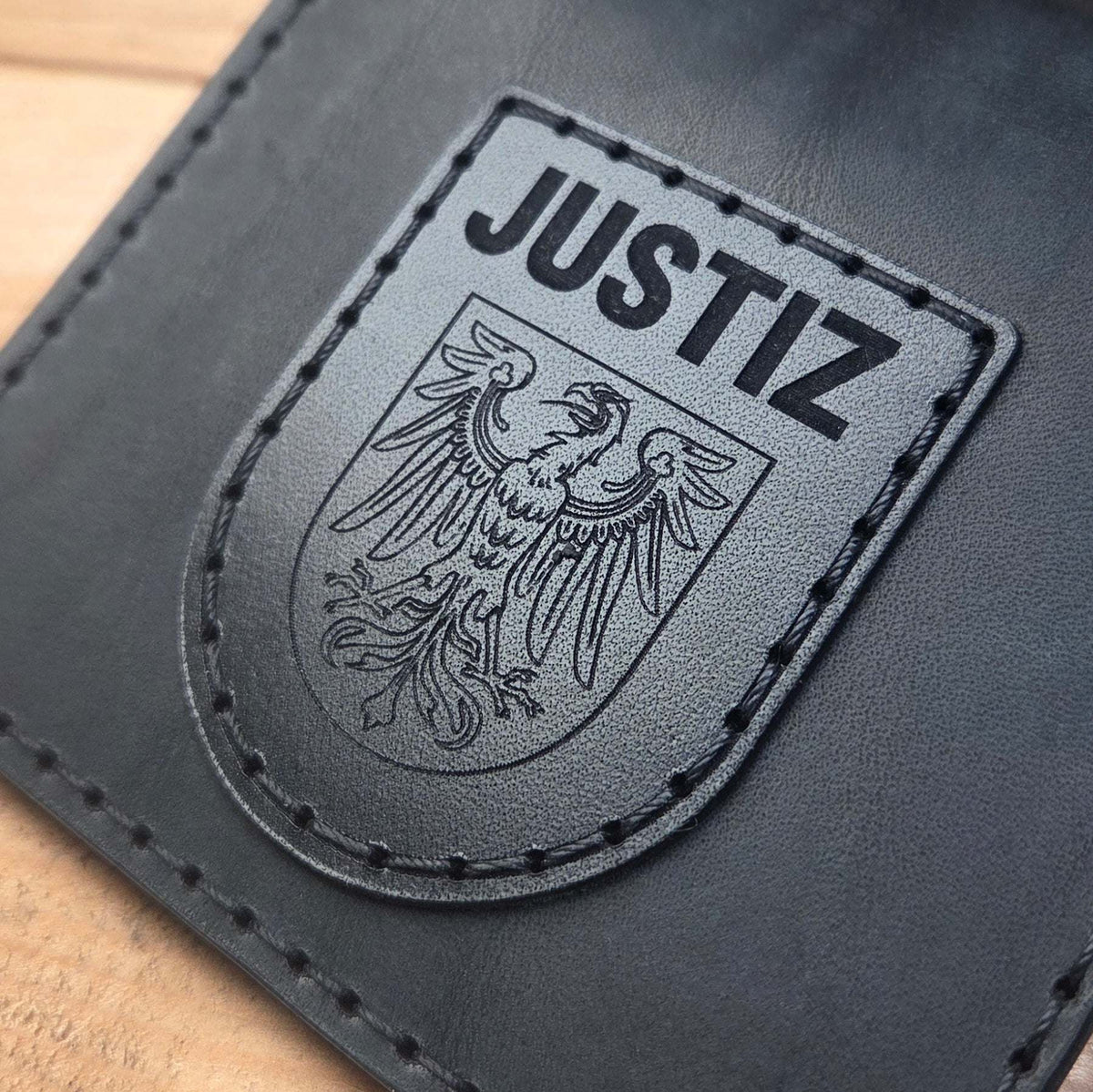 JVA Ausweisetui aus Premium Vollnarbenleder – mit individueller Gravur