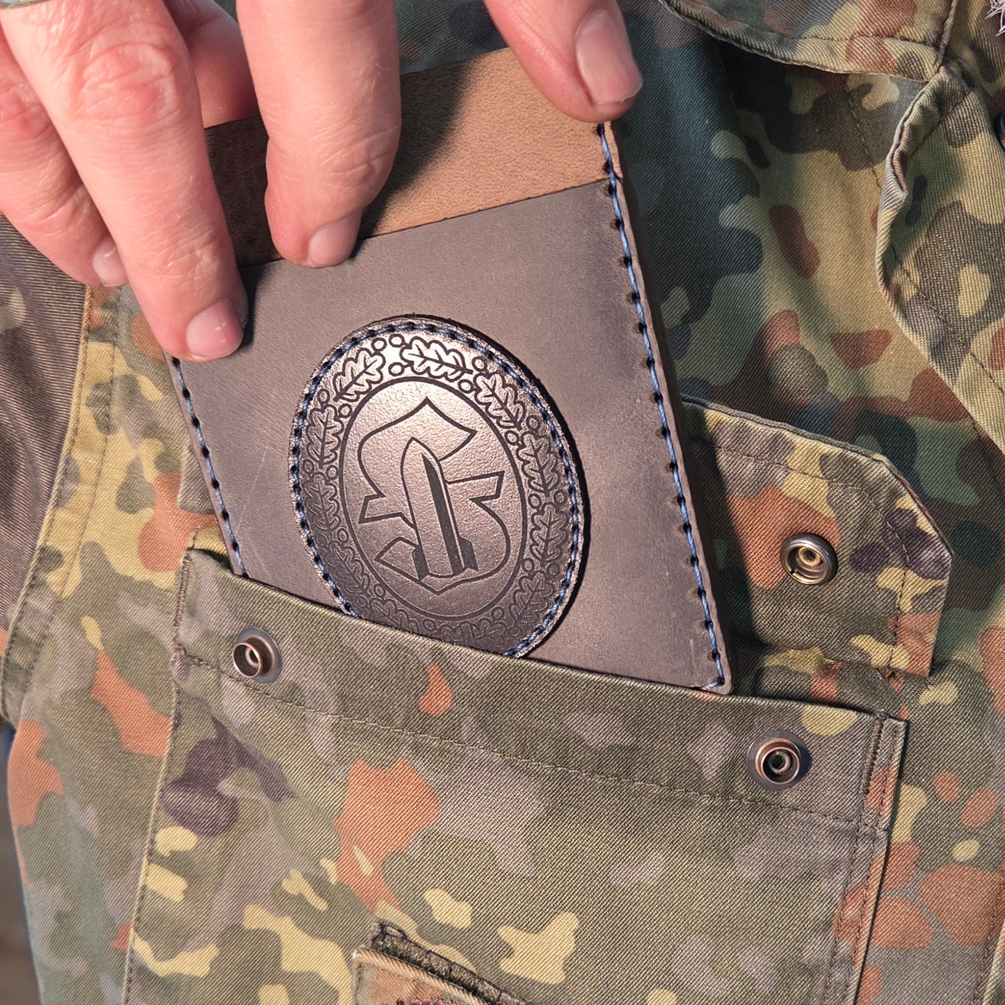 Leder Dienstausweisetui „Slim“ – Kompakt mit Coinhalter & Platz für Dienstführerschein