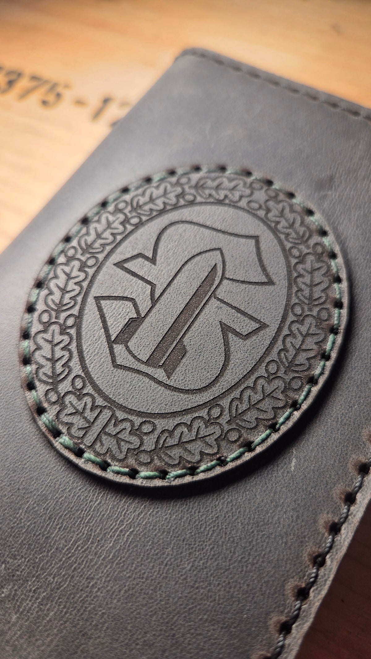 Full Grain Leather Service ID Card Holder – Hand-stitched with Coin Holder & Engraving | BERLIN